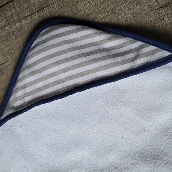 2 Hooded Infant Towels - Picture 3 of 7